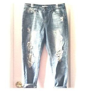 ⭐️New⭐️ Boyfriend jeans (distressed)